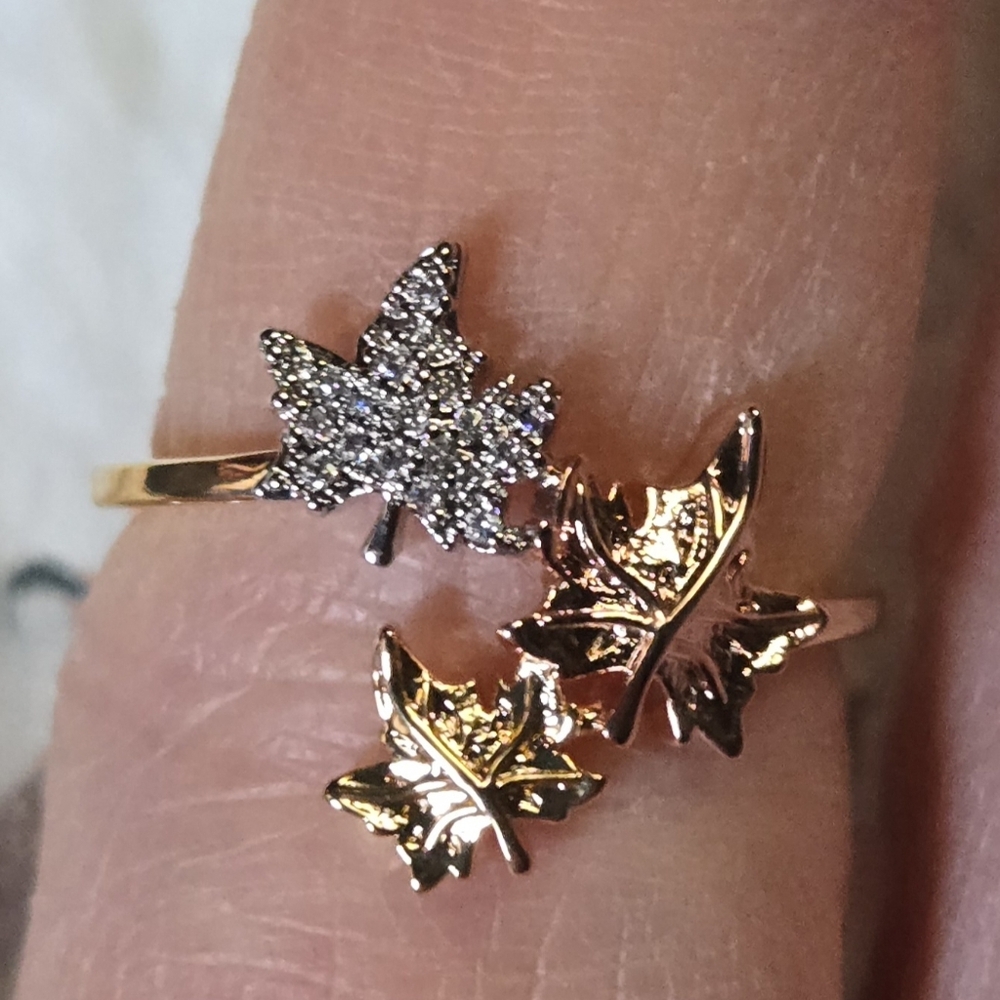 Triple Leaf Ring Sz.7 - Picture 2 of 6